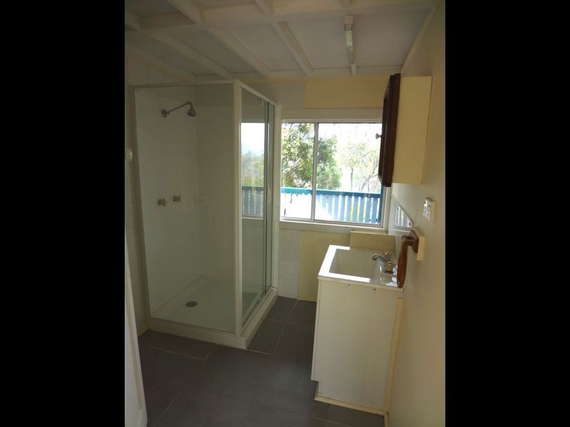 9 Gladstone Street, Mount Larcom QLD 4695