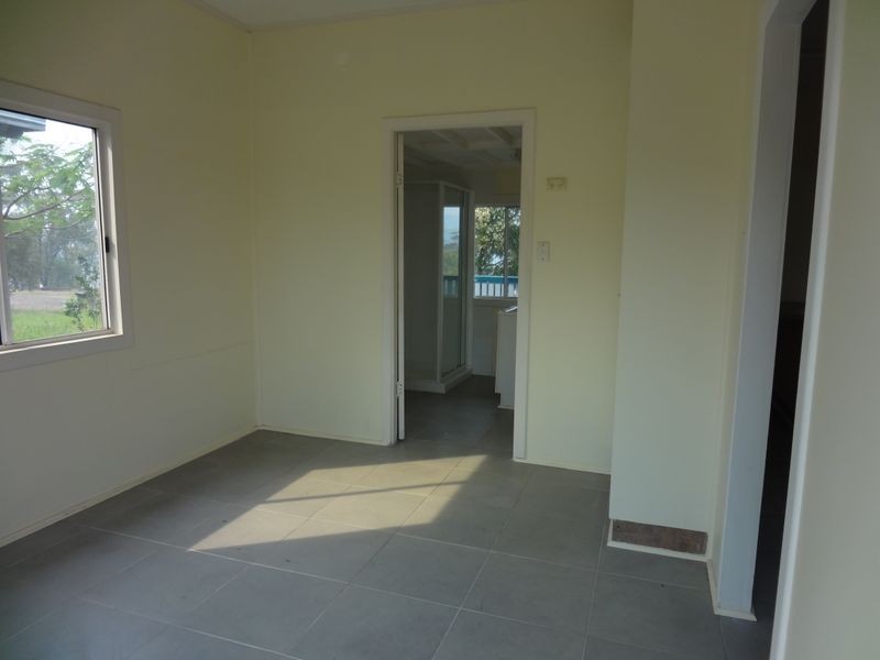 9 Gladstone Street, Mount Larcom QLD 4695