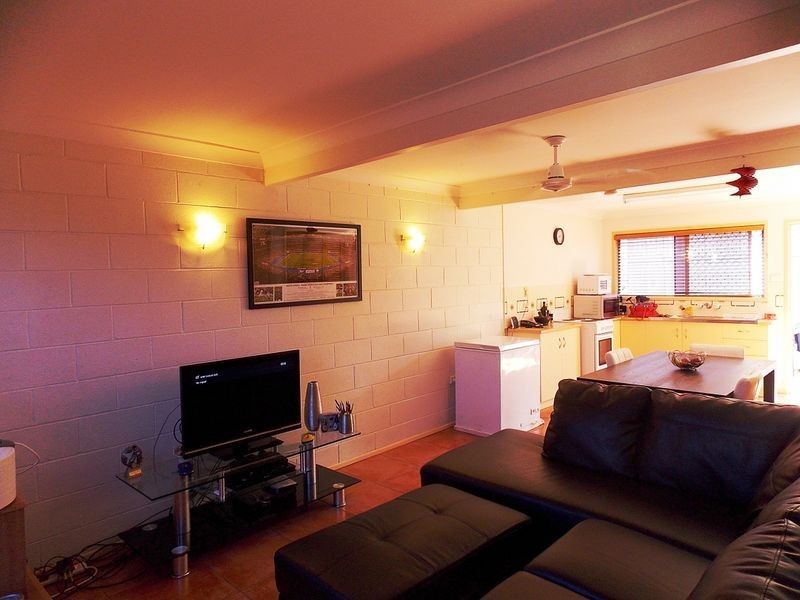 2/17 Roberts Street, South Gladstone QLD 4680