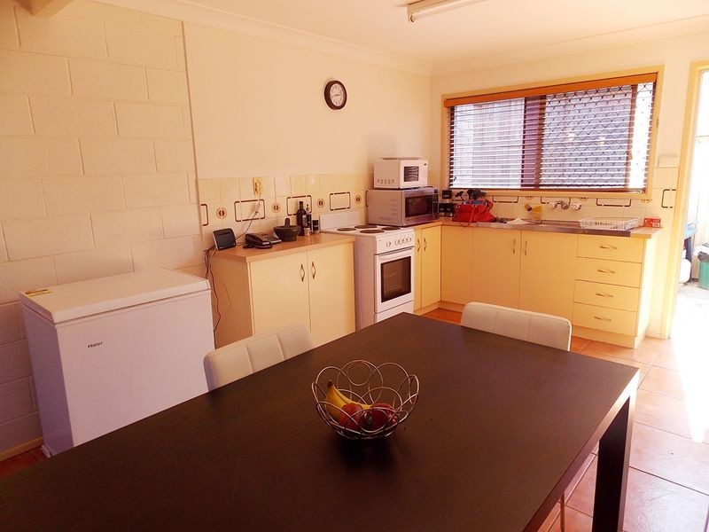 2/17 Roberts Street, South Gladstone QLD 4680