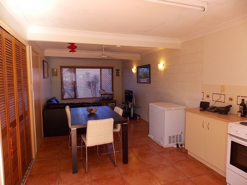 2/17 Roberts Street, South Gladstone QLD 4680