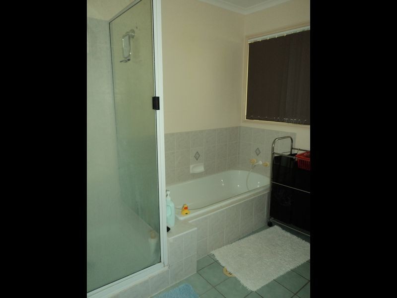 1A Yaldara Court, New Auckland QLD 4680