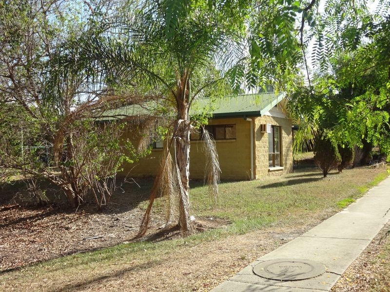 2/2 Woollybutt Street, New Auckland QLD 4680