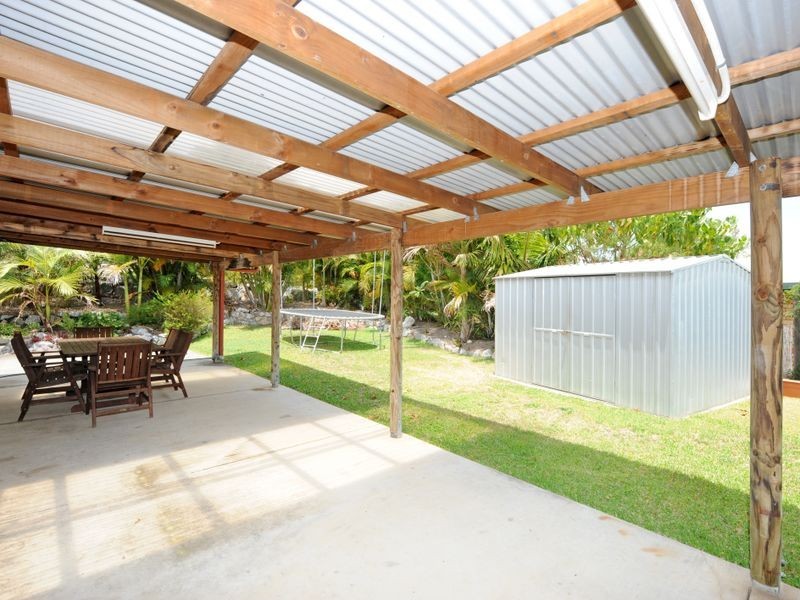 9 Lakeside Place, Clinton QLD 4680