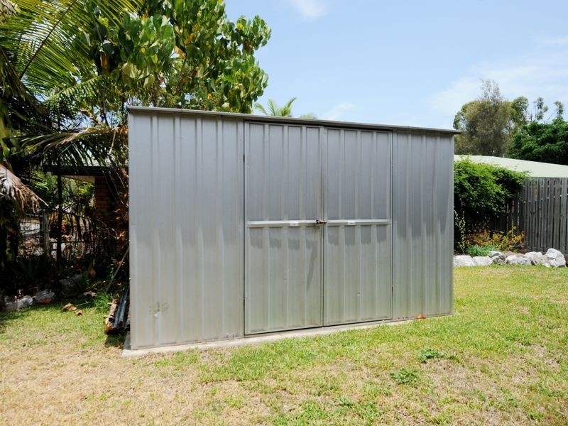 9 Lakeside Place, Clinton QLD 4680