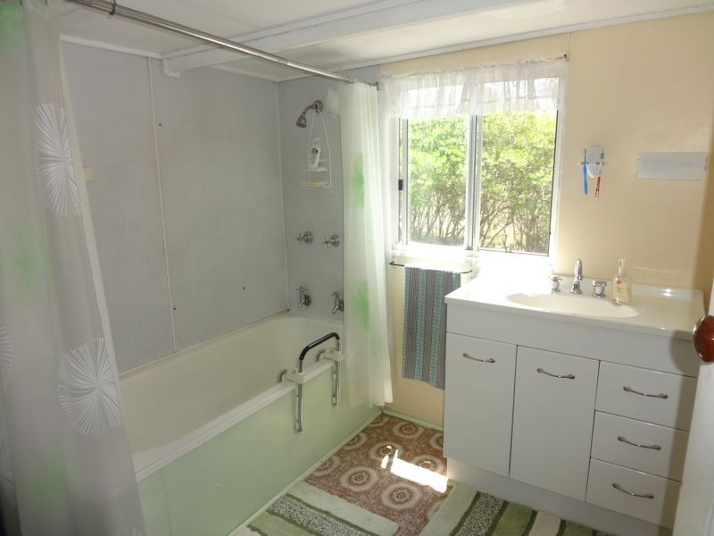 54061 Bruce Highway, Mount Larcom QLD 4695