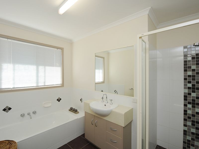 7 Wyara Close, Clinton QLD 4680