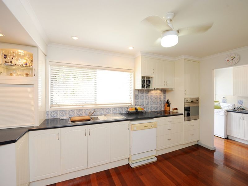 2 Nash Street, West Gladstone QLD 4680