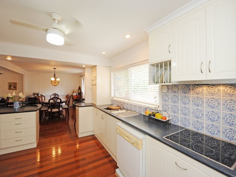 2 Nash Street, West Gladstone QLD 4680