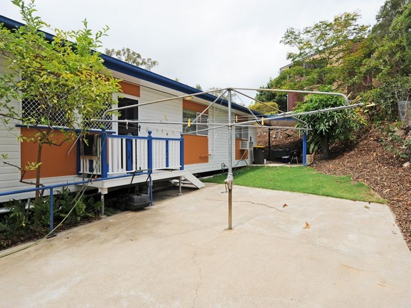 2 Nash Street, West Gladstone QLD 4680