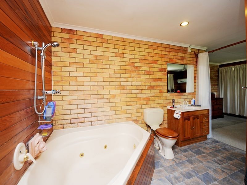 241 Awoonga Dam Drive, Benaraby QLD 4680