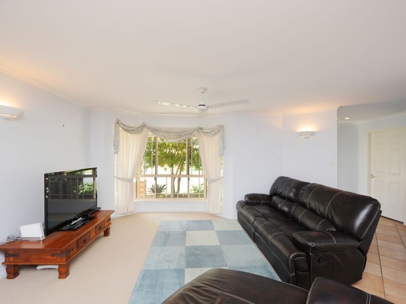 2 Barrine Close, Clinton QLD 4680