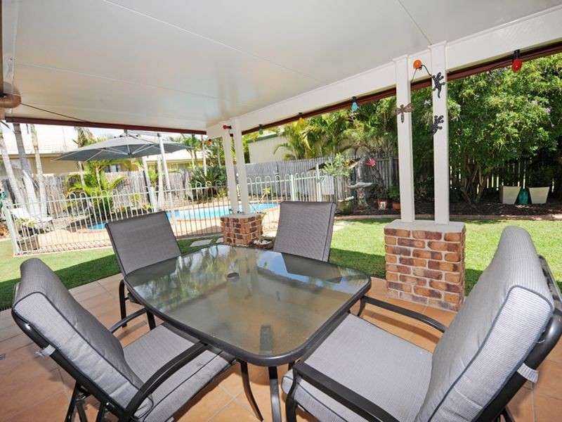 2 Barrine Close, Clinton QLD 4680