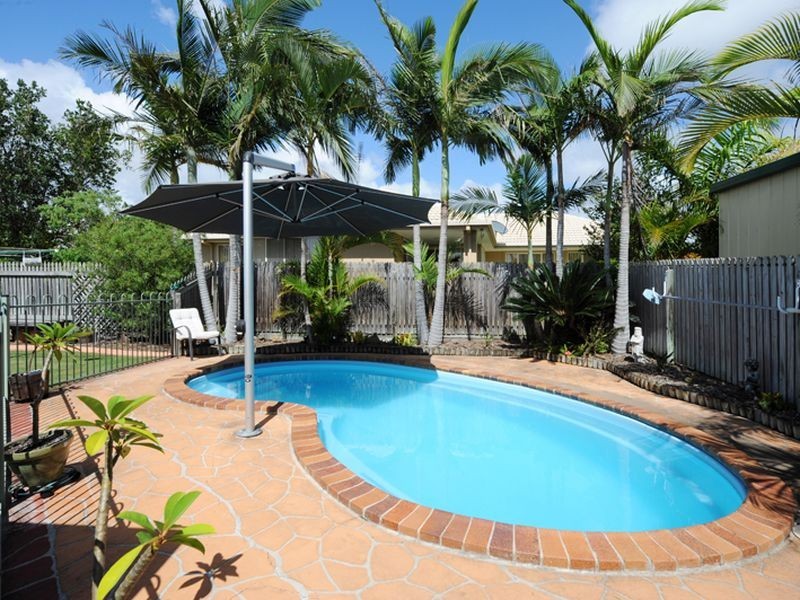 2 Barrine Close, Clinton QLD 4680