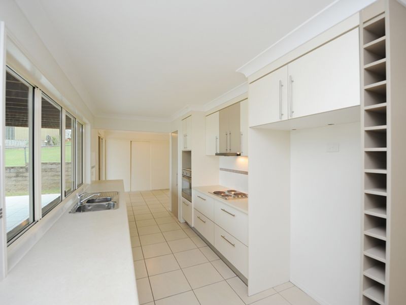 12 Hill Crescent, West Gladstone QLD 4680