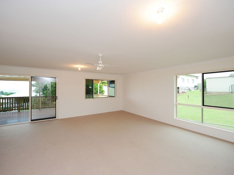 12 Hill Crescent, West Gladstone QLD 4680