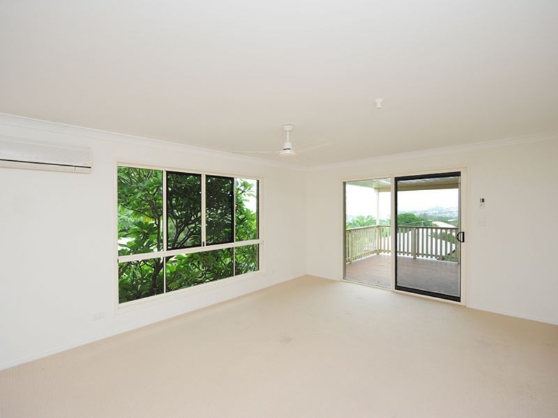 12 Hill Crescent, West Gladstone QLD 4680