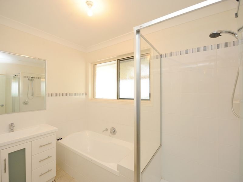 12 Hill Crescent, West Gladstone QLD 4680