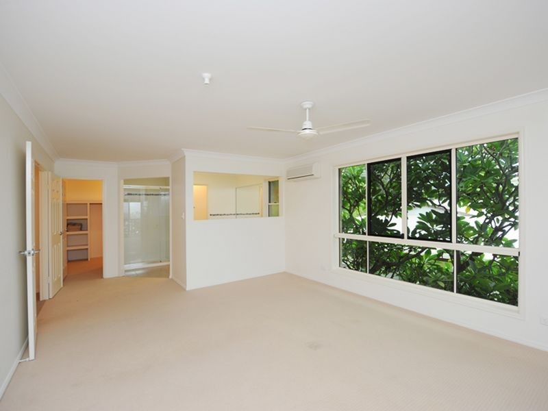 12 Hill Crescent, West Gladstone QLD 4680