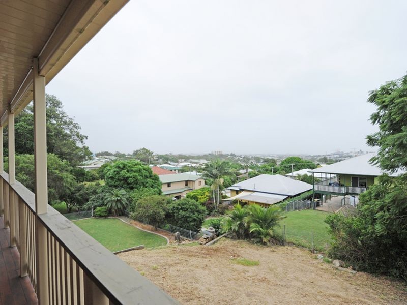 12 Hill Crescent, West Gladstone QLD 4680