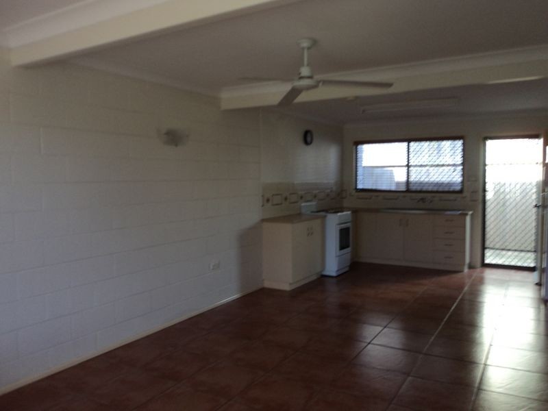 2/17 Roberts Street, South Gladstone QLD 4680