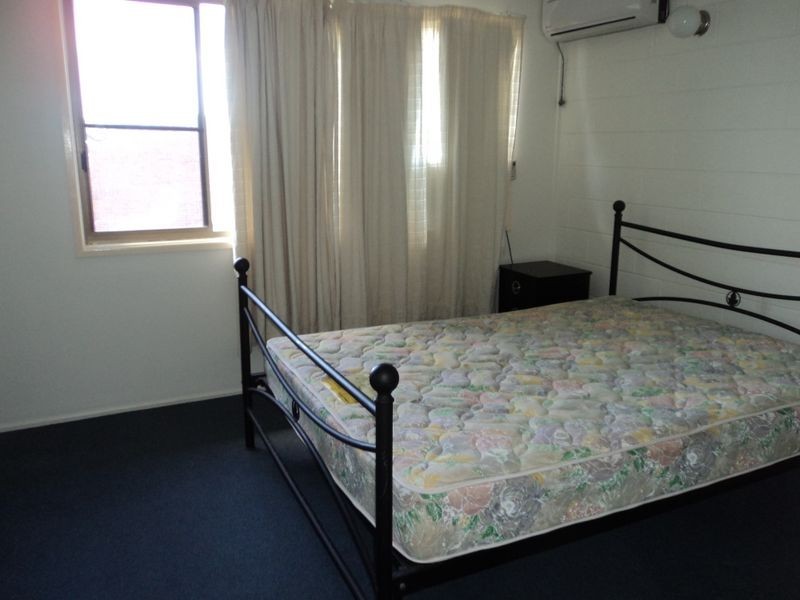 2/17 Roberts Street, South Gladstone QLD 4680