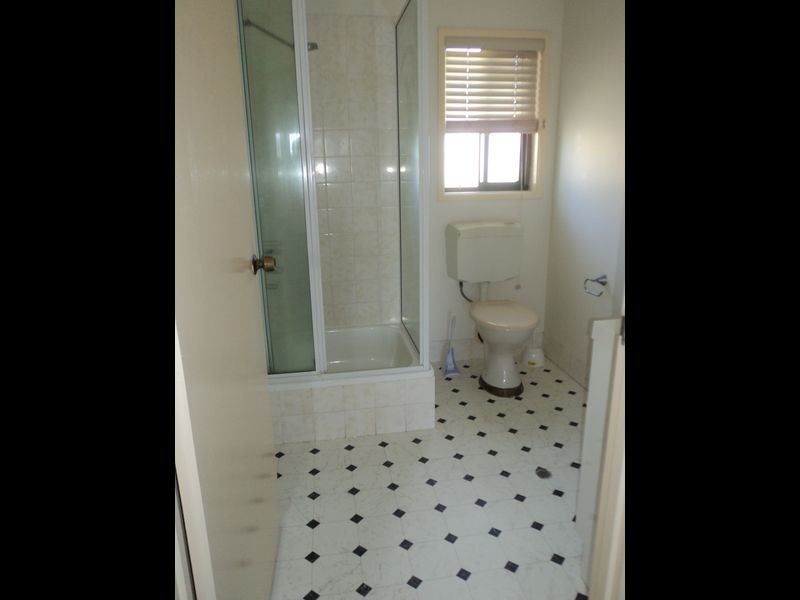 2/17 Roberts Street, South Gladstone QLD 4680