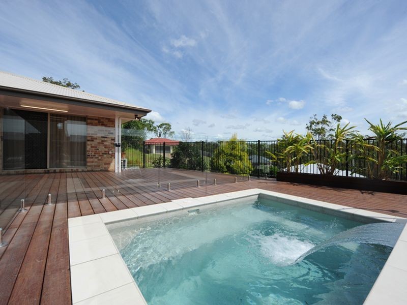 17 Lingwoodock Place, Glen Eden QLD 4680