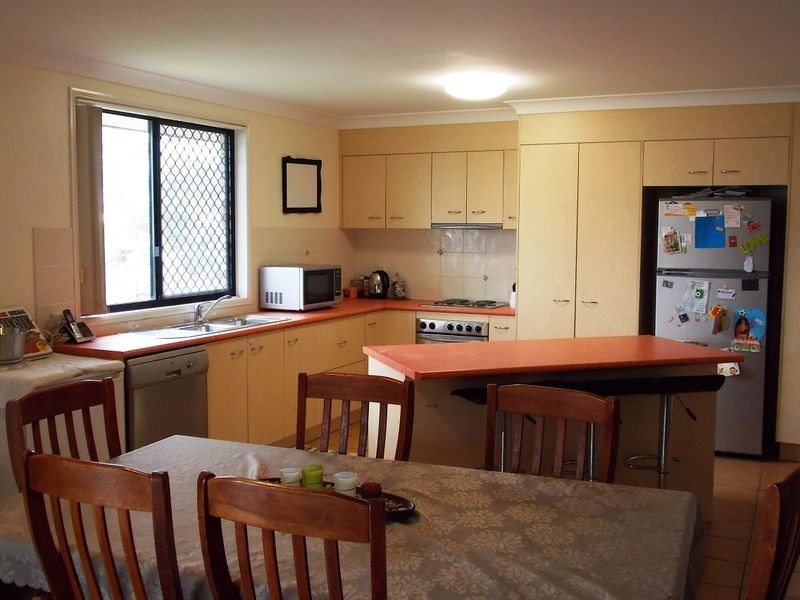 6 Bristol Place, Clinton QLD 4680