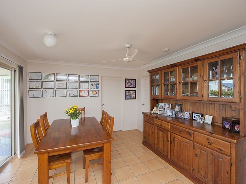 6 Rothbury Place, New Auckland QLD 4680
