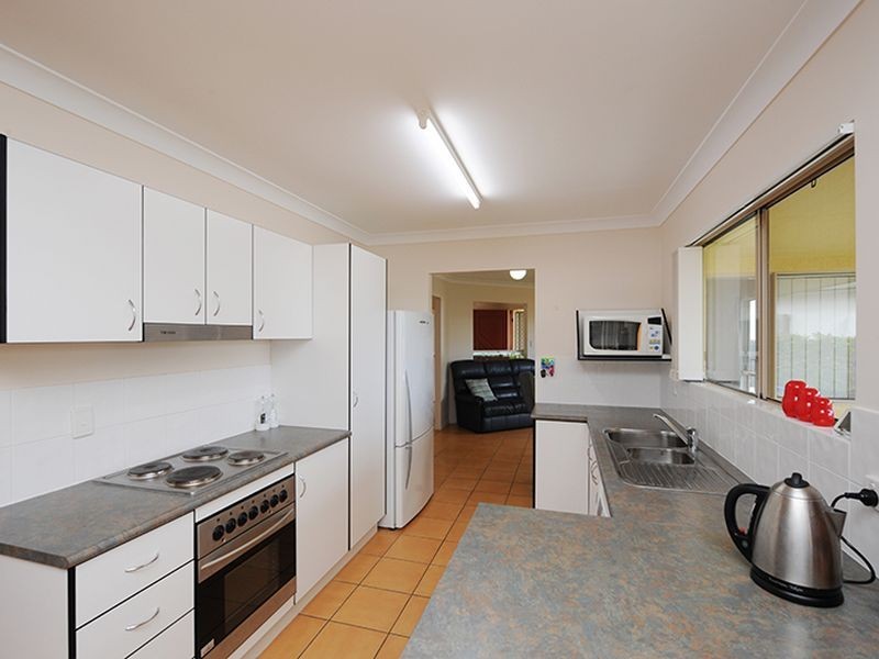 6 Rothbury Place, New Auckland QLD 4680