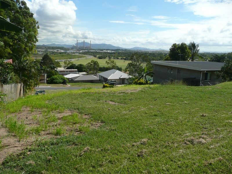 8 Stewart Street, West Gladstone QLD 4680