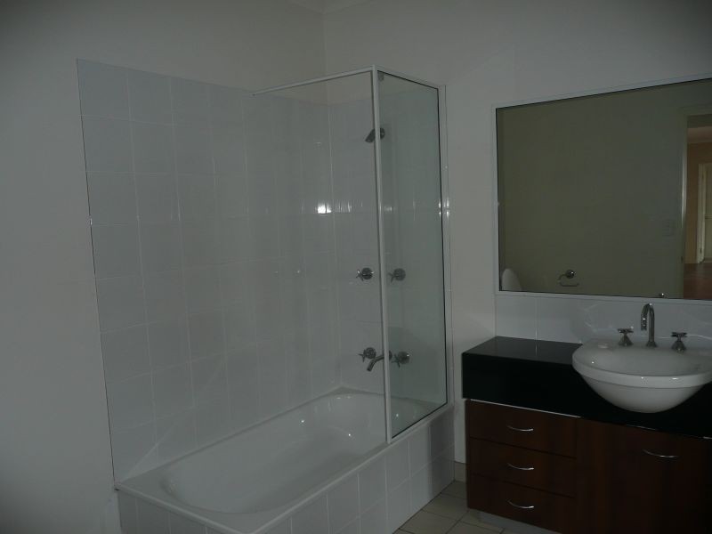 8/72 Goondoon Street, Gladstone QLD 4680