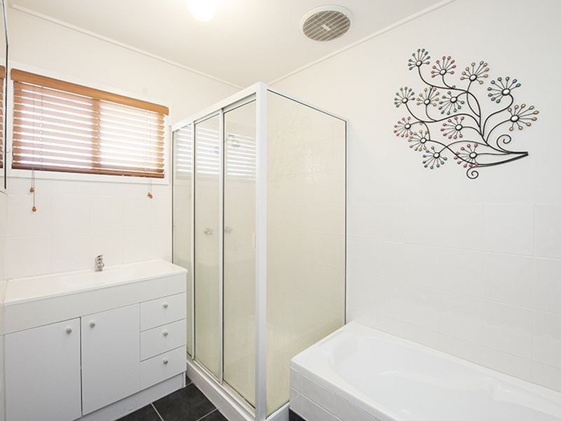 32 Hansen Crescent, Clinton QLD 4680