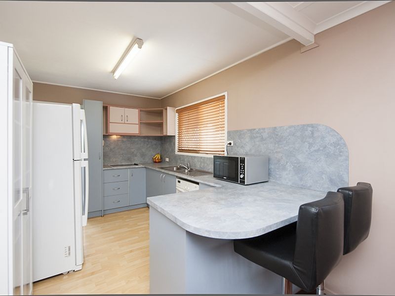 32 Hansen Crescent, Clinton QLD 4680