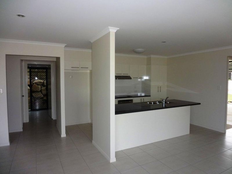 11 Wentworth Place, Glen Eden QLD 4680