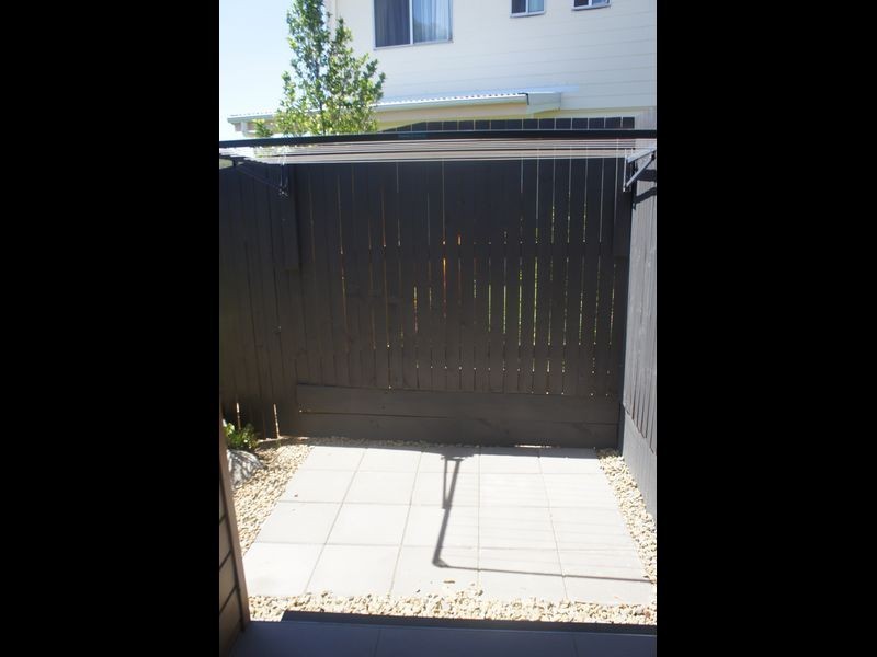 1&2/28 Flounder Crescent, Toolooa QLD 4680