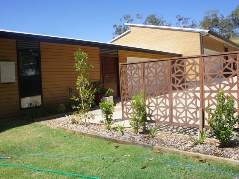 1&2/28 Flounder Crescent, Toolooa QLD 4680