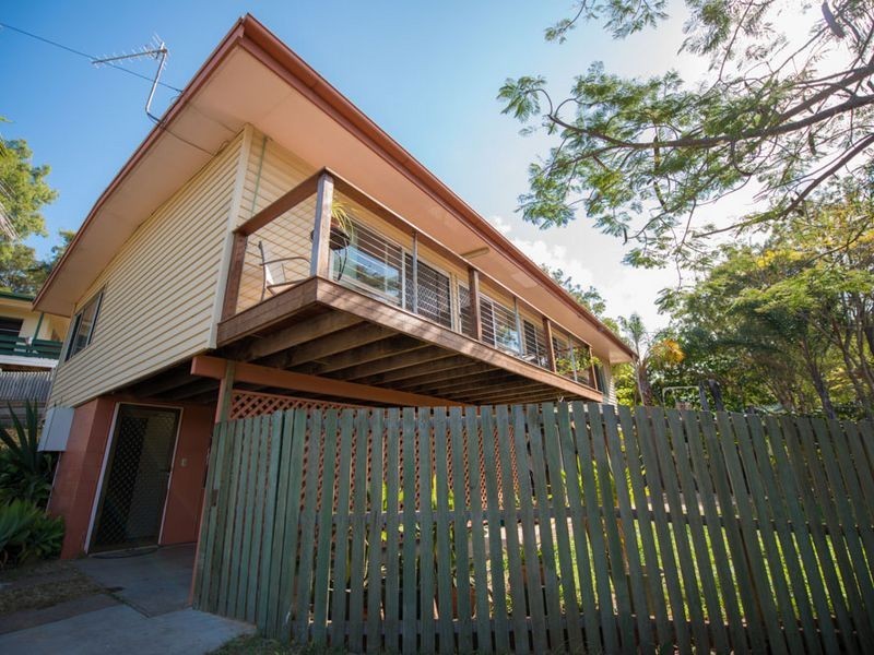 9 Curtis Street, West Gladstone QLD 4680