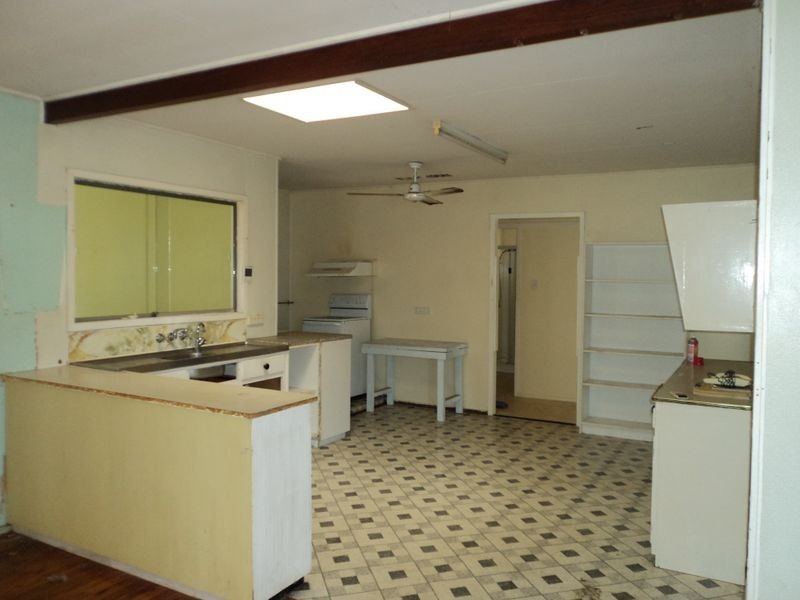 23 Larsen Street, West Gladstone QLD 4680