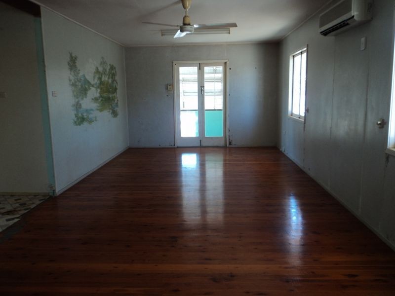 23 Larsen Street, West Gladstone QLD 4680