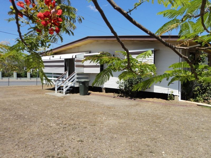 23 Larsen Street, West Gladstone QLD 4680