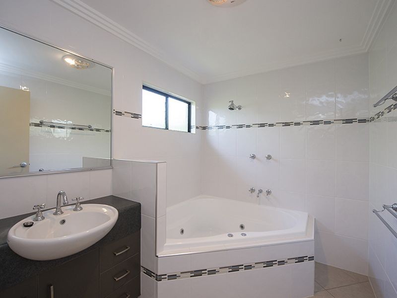 15 Reinaerhoff Crescent, Glen Eden QLD 4680