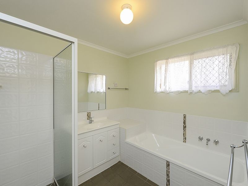 14 Ferguson Crescent, West Gladstone QLD 4680