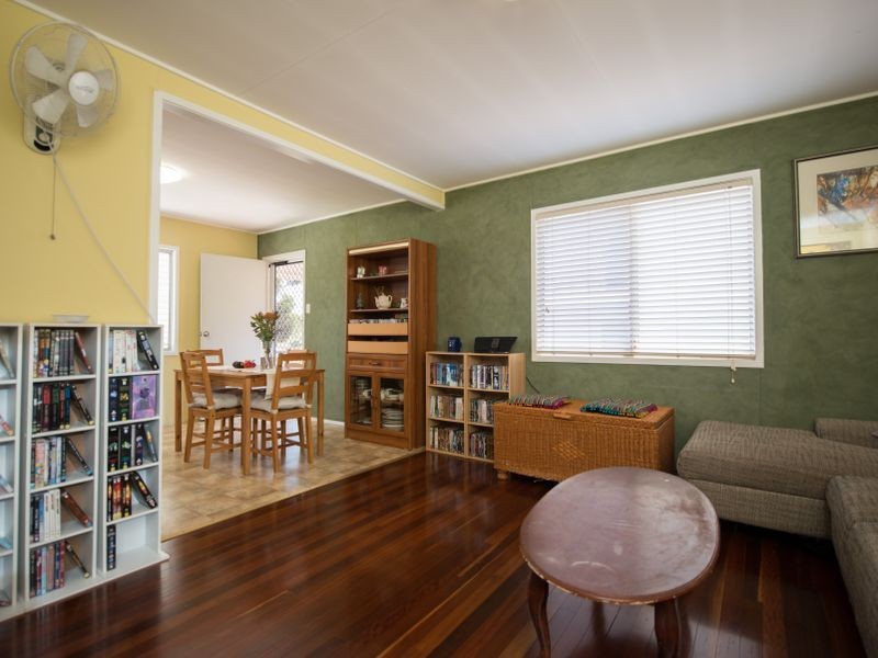 9 Peters Crescent, West Gladstone QLD 4680