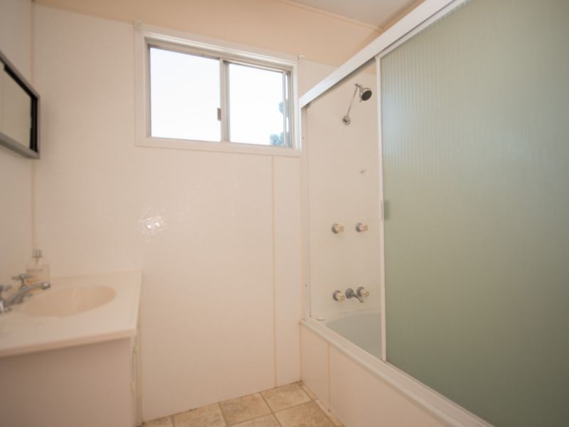 9 Peters Crescent, West Gladstone QLD 4680