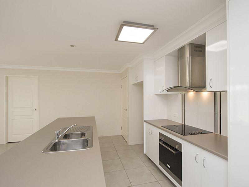 42 Dartmouth Close, Clinton QLD 4680