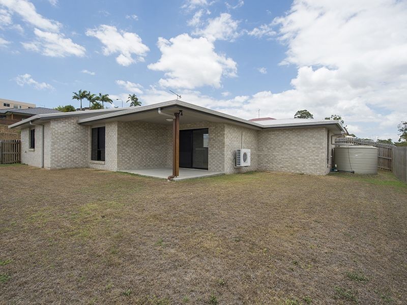 42 Dartmouth Close, Clinton QLD 4680