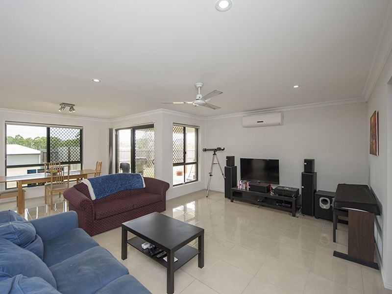 17 Dartmouth Close, Clinton QLD 4680