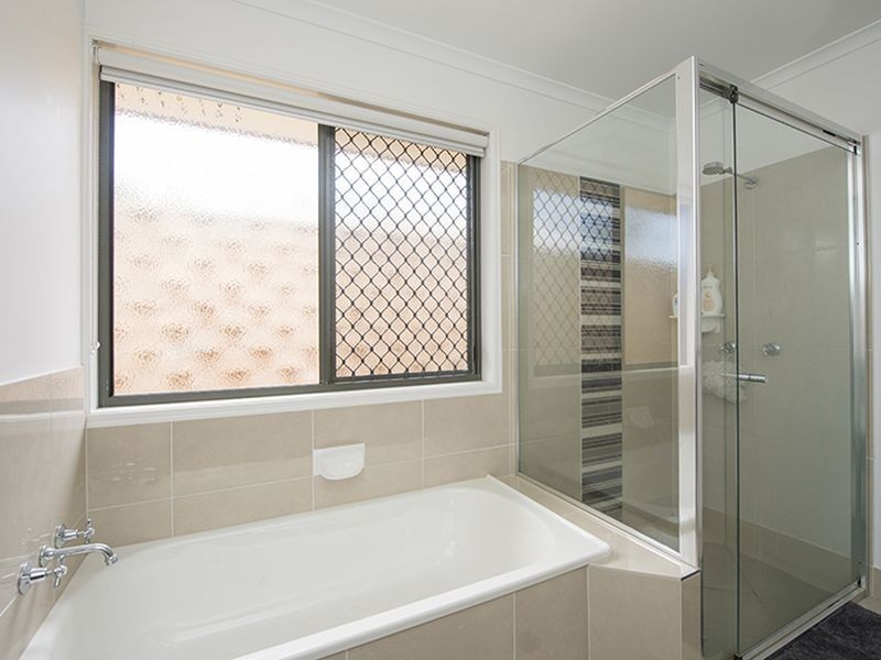 17 Dartmouth Close, Clinton QLD 4680